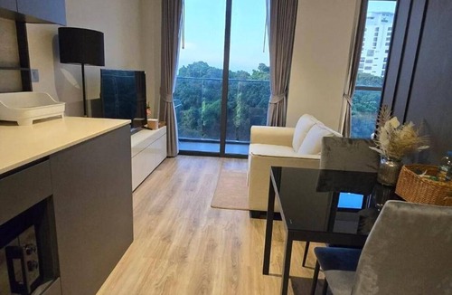 Pratumnak Hill Apartment | Sea View Luxury I Beach Front I Amazing Place