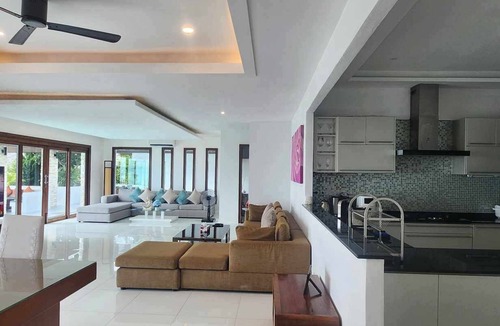 Bophut Hills Villa | Sea View Villa with 180 degree view near Bophut beach and Fisherman's Village.