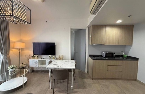 Pratumnak Hill Apartment | Seaview High Floor 2 BR Condo Near Walking Street