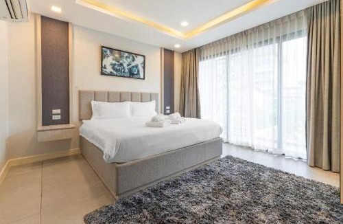 Nong Chaeng Villa | Serenity Jomtien Villa with Pool