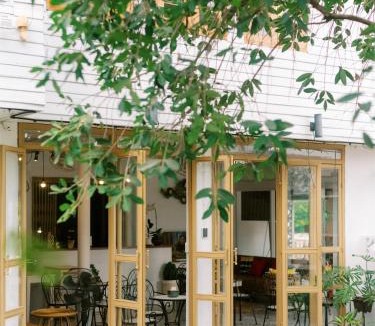 Wua Lai Hostel | SherVa101 Home and Hostel