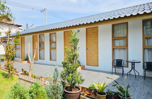 Wua Lai Hostel | SherVa101 Home and Hostel