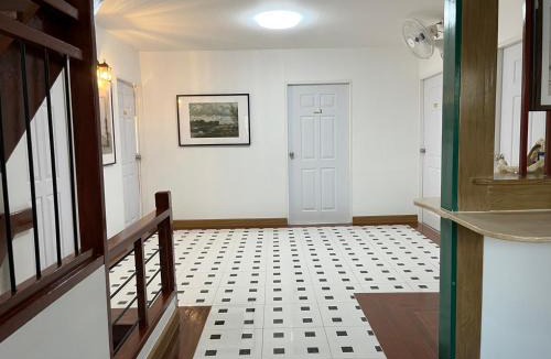 Suan Luang Hostel | Silpasala StayZ