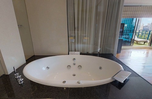 Embassy District Apartment | Siri Sathorn Apartment - 1904