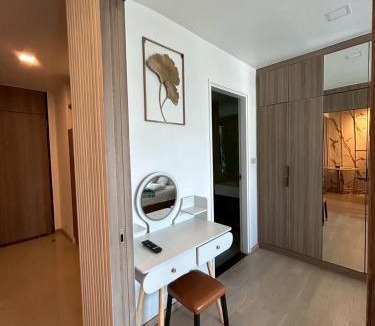 Sukhumvit Apartment | SkyLink Thonglor Luxury Condo with Pool BTS Access