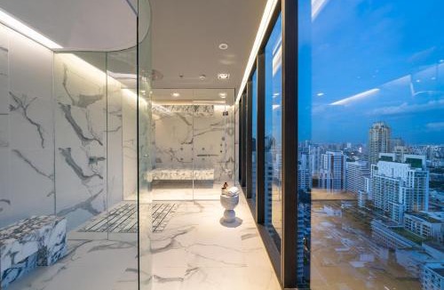 Khlong Toei Nuea Apartment | Spacious 115sqm Sleeps up to 6 Central Asoke Nana Close to MRT and BTS