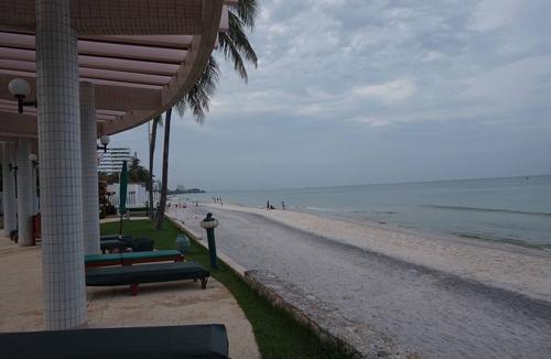 Nong Kae Apartment | Spacious 120sqm Beach Front Condo