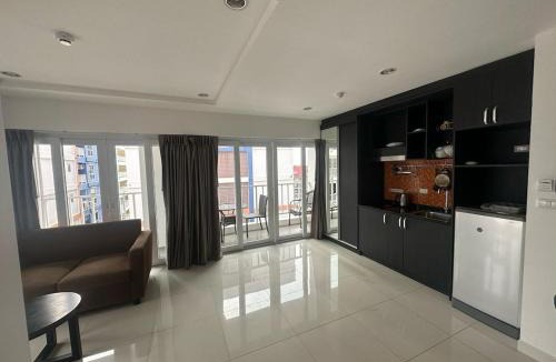 Pratumnak Hill Apartment | Spacious 1BR with kitchen, Pool, Near Beach, Bars & Eats,gym near by