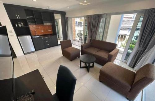 Pratumnak Hill Apartment | Spacious 1BR with kitchen, Pool, Near Beach, Bars & Eats,gym near by