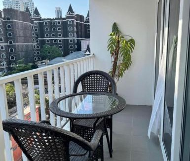 Pratumnak Hill Apartment | Spacious 1BR with kitchen, Pool, Near Beach, Bars & Eats,gym near by