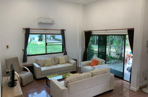 Thong Chai House | Spacious 2-bedroom villa near beach