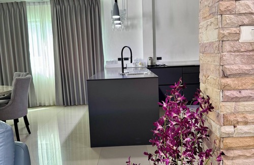 Central Pattaya House | Spacious 5-bedroom house in terrific Muang Pattaya with AC and fitness room