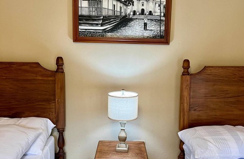 Leon House | Spacious 5-bedroom house in amazing León with AC, WiFi