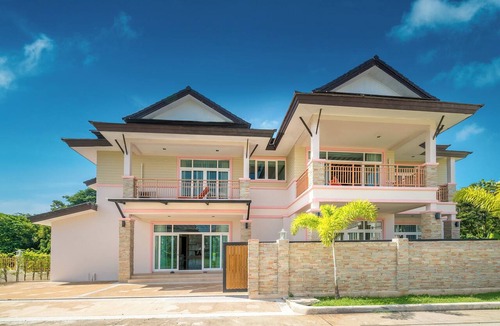 Chalong House | Spacious 9BR Private Pool Villa — Pet-Friendly & Perfect for Groups