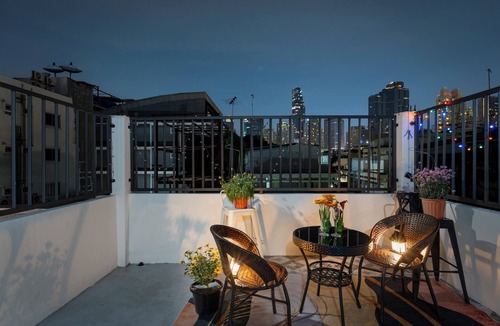Sathorn House | Spacious 4-bedroom townhome in welcoming Krung Thep Maha Nakhon with AC