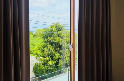 Bang Phli House | Spacious 3-Bedroom House with Shared Pool near Mega Bangna