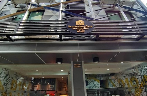 Pathumwan House | Spacious Twin Escape Deluxe Comfort for Two