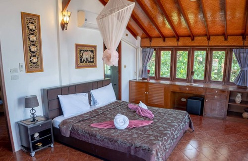 Bang Po Villa | Spacious Villa Directly On Beach, Fully Air Conditioned, Wifi, Sleeps Seven