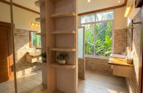 Hin Hong House | Srithanu Villa Steps from the Beach