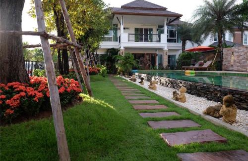San Kamphaeng Villa | Starry Night Villa by Zhang Bin