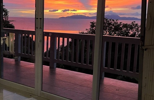 Sikao House | Sunny Hill House - Ocean View Luxury Large Groups