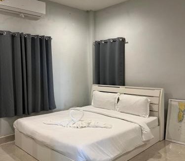 Sikao Villa | Sunny Hill House Ocean View Luxury Large Groups