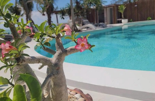 Sichon Hotel | Sunrio Beach Hotel Sichon