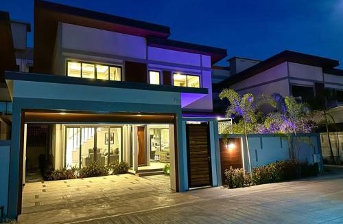 Central Pattaya Villa | Super Luxury 3 Bedroom Private Pool Villa with Jacuzzi, Near 711, 10 minutes to Walking Street and Pattaya Beach - MT6
