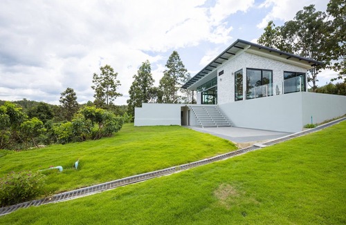 Hang Dong House | Swimming pool along the terrace, panoramic view surrounded by nature