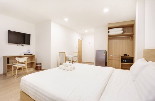Bang Na Hotel | TAKKA Hotel