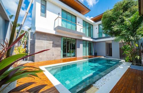 Choeng Thale Villa | Teak 5 BR Pool Villa Bang Tao Airport Shuttle
