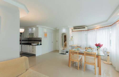 Nimman Condo | Terrific 1-bedroom condo with AC in charming Chiang Mai