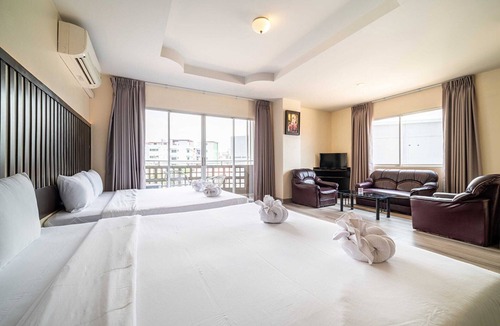 Central Pattaya House | Thailand Triple Suite | Spacious Group Stay