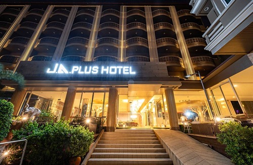 Central Pattaya House | Thailand Triple Suite | Spacious Group Stay