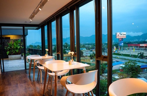 Pak Phraek Hotel | The 28th Hotel