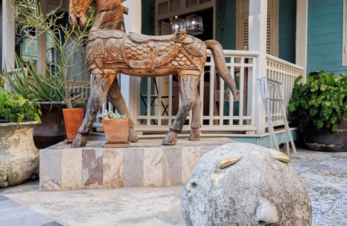 Bang Rak House | The Anonymous House @ Silom/BTS Surasak/3 Bedrooms, 4 Bathrooms/City Center.