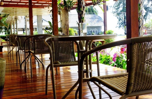 Mae Ram Phueng Hotel | The best 3-star hotel in Bang Saphan located right next to Mae Ram Phueng Beach