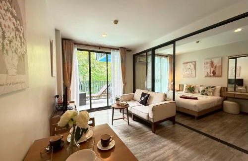Patong Hotel | The Deck Patong Phuket by Mickey