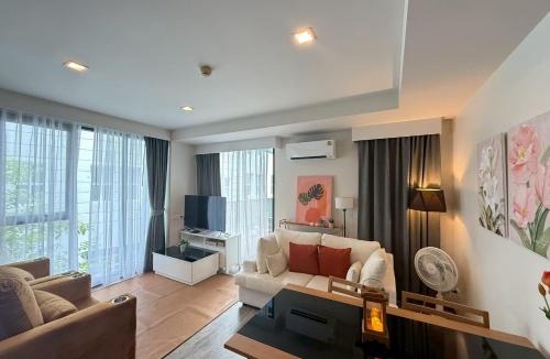 Patong Hotel | The Deck Patong Phuket by Mickey
