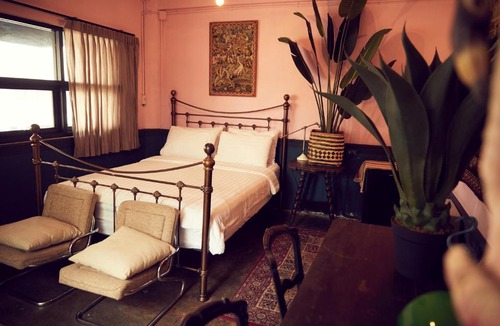 Sukhumvit Bed & Breakfast | The Mustang Nero Hotel