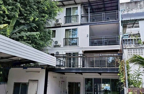 Chang Khlan Hostel | The Northern Grace Ping Riverside Hostel