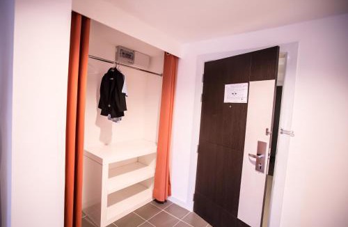 Pak Nakhon Hotel | The Original Orange Hotel