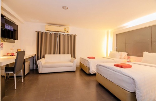 Pak Nakhon Hotel | The Original Orange Rooms