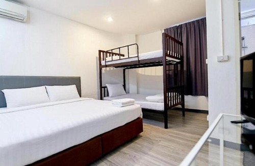 Bang Chak Hostel | The rabbit's hole hostel