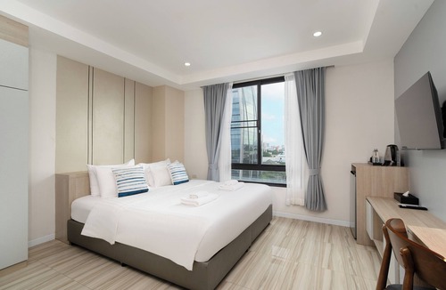 Bang Phlat Hotel | The Riski Hotel at Bangphlat Station