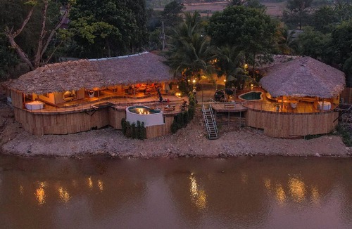 Mae Taeng Villa | The River Flows Kued Chang Camp