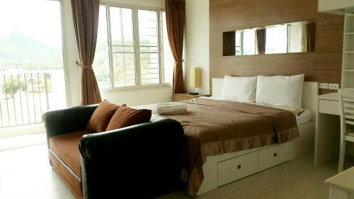 Khao Takiab Apartment | The Seacraze Hua-Hin by Montri C.