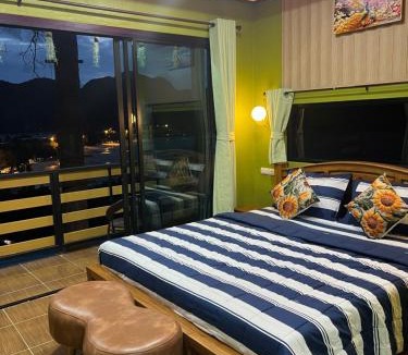 Ko Phi Phi Hostel | The view Hostel