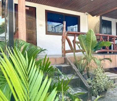 Baan Tai Hostel | The Wave Haad Rin