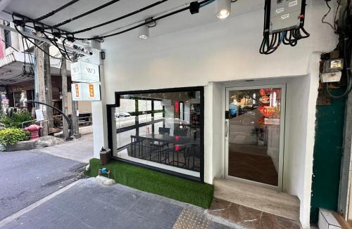 Sukhumvit Hostel | The White Den Sukhumvit 44